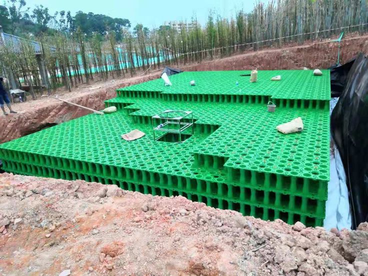 تركيب خزان لحصاد مياه الأمطار في وزارة المياه