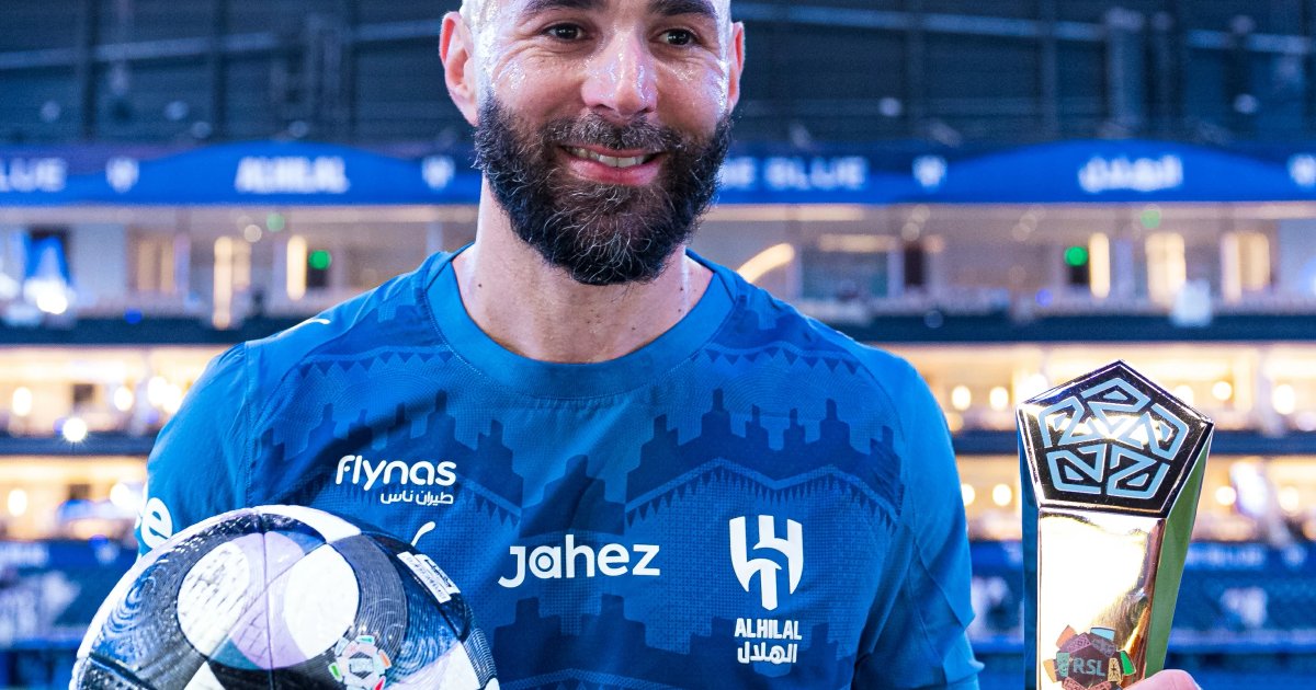 بنزيما يسجل هاتريك ويقود الهلال لفوز ساحق