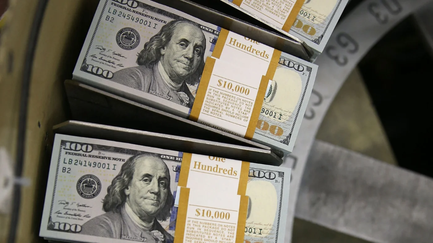 إيران ومضيق هرمز: هل تنتهي هيمنة الدولار؟