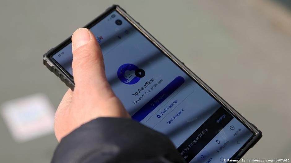 Augmentation des attaques sur Téhéran et coupure d'Internet