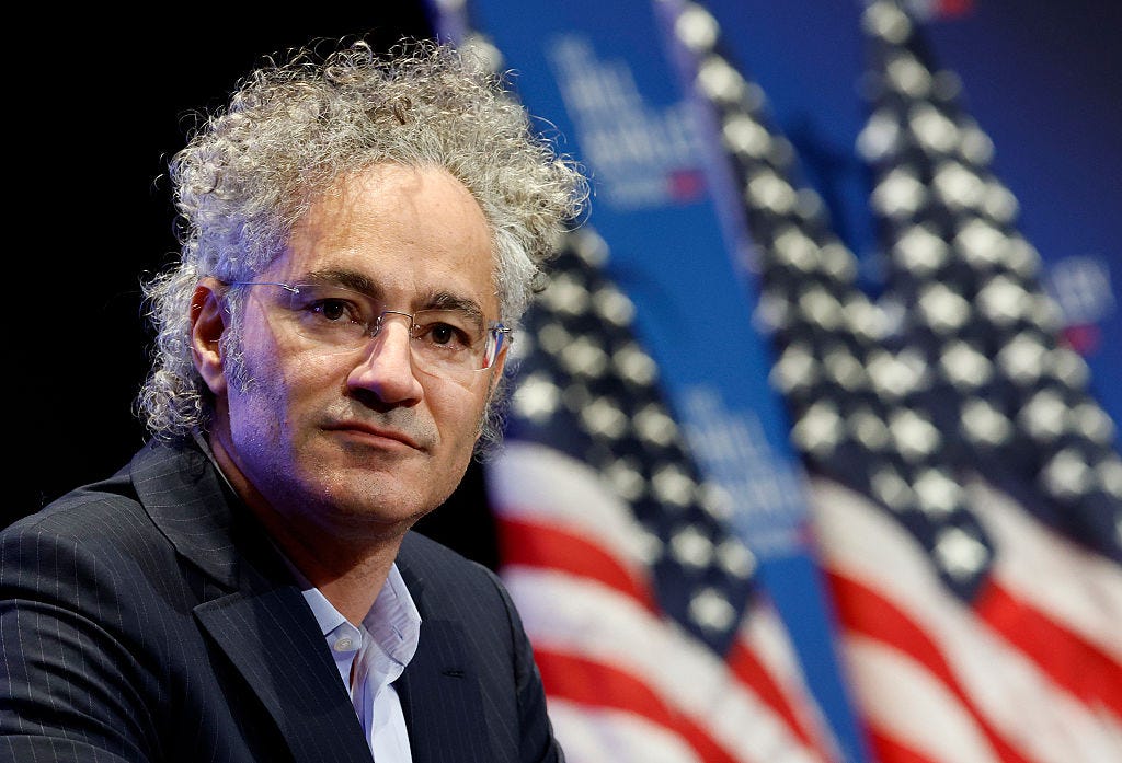 أليكس كارب يدعو شركات التكنولوجيا للقتال من أجل السلام