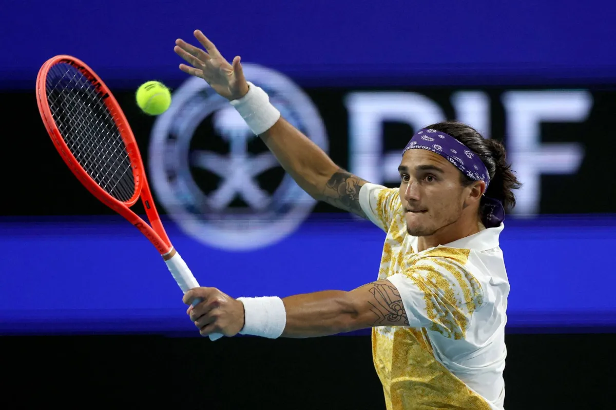 Maišerzak brille au tournoi Hassan II de tennis