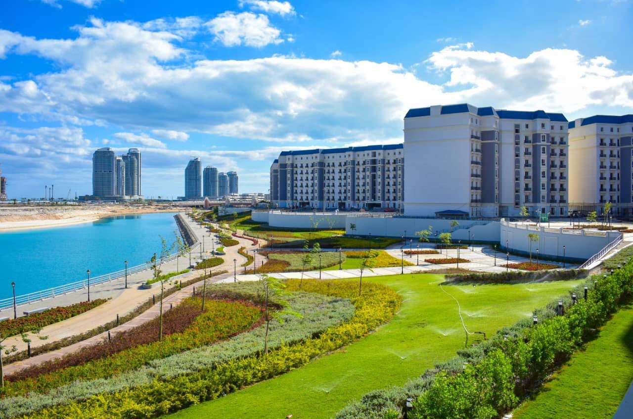 متابعة مشروعات الإسكان في العلمين الجديدة وقرى مارينا