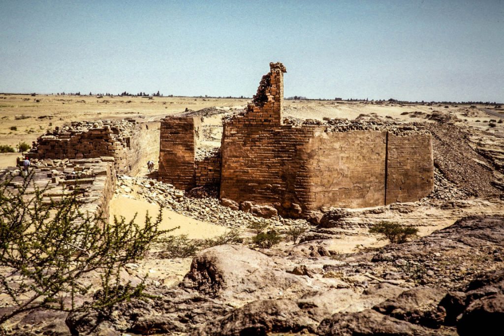 เมฆต่ำส่งผลต่อการมองเห็นในยอดเขาซารวัต