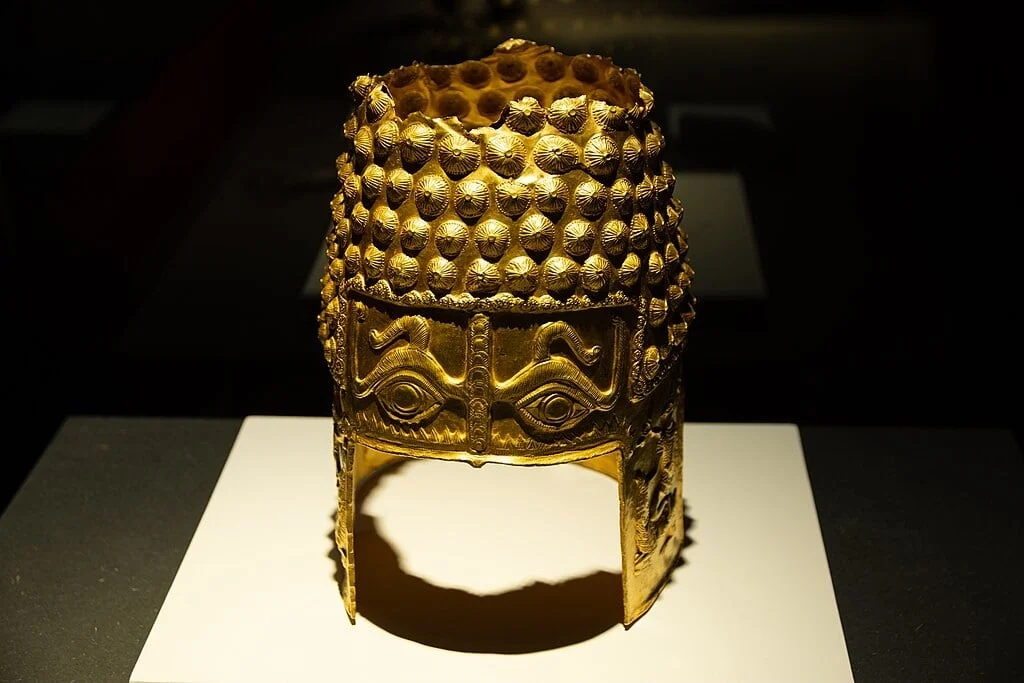 استعادة خوذة ذهبية أثرية مسروقة من متحف هولندي