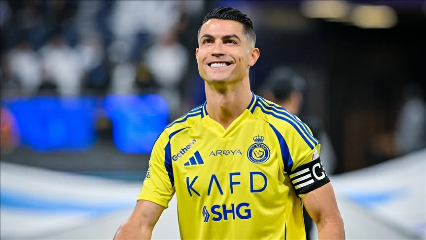 جماهير الأخدود تحتفي برونالدو في الدقيقة السابعة