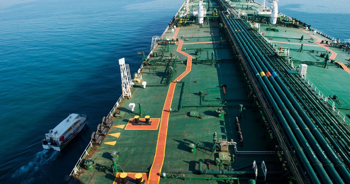 أزمة شحن عالمية وحرية الملاحة في مضيق هرمز