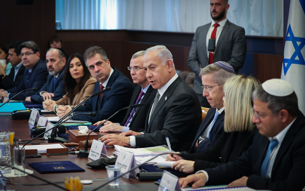 حكيم زياش يرد على تهديدات بن غفير بقوة