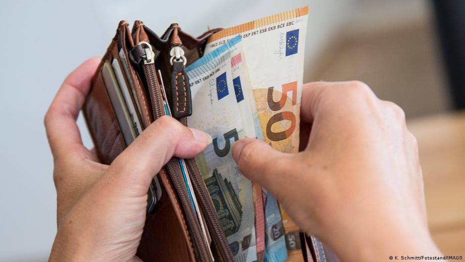 Wachstumsprognosen für Deutschland halbiert wegen Krisen