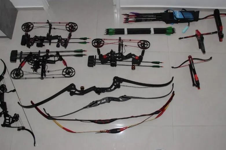 اعتقال رجل في سنغافورة بتهمة حيازة أسلحة محظورة