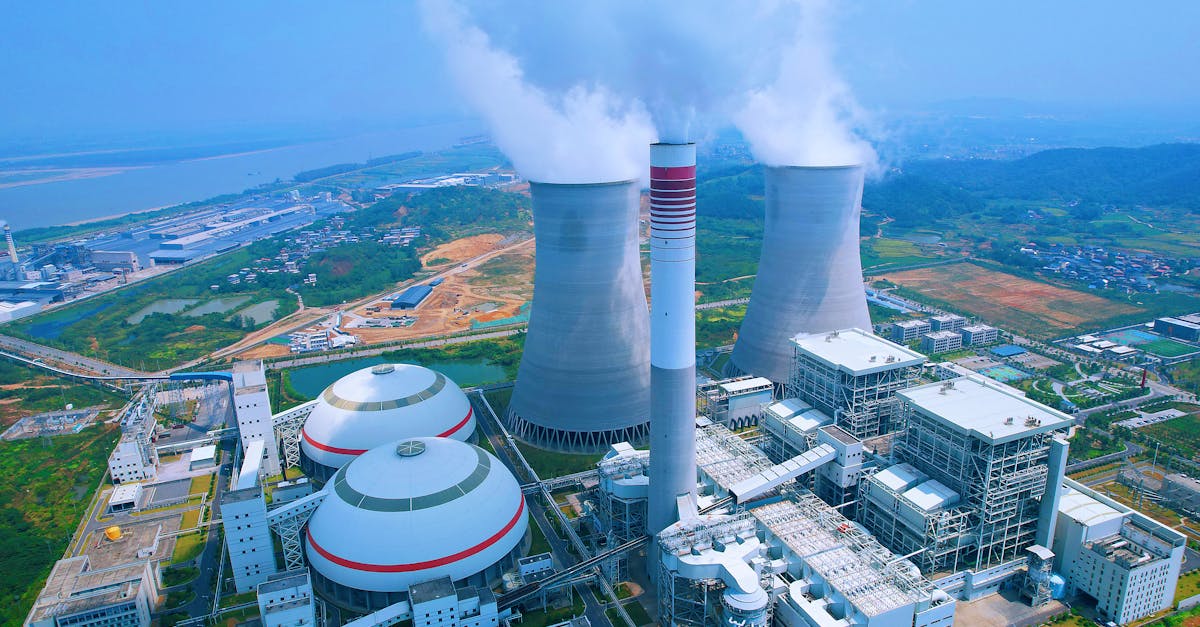 ترامب يهدد بتدمير منشآت إيران وسط تصاعد التوترات