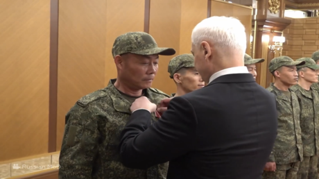 روسيا تمنح أوسمة شجاعة لجنود كوريين شماليين