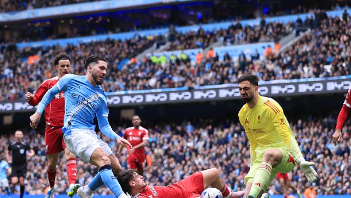 Ryan Cherki en maillot de Liverpool après son remplacement