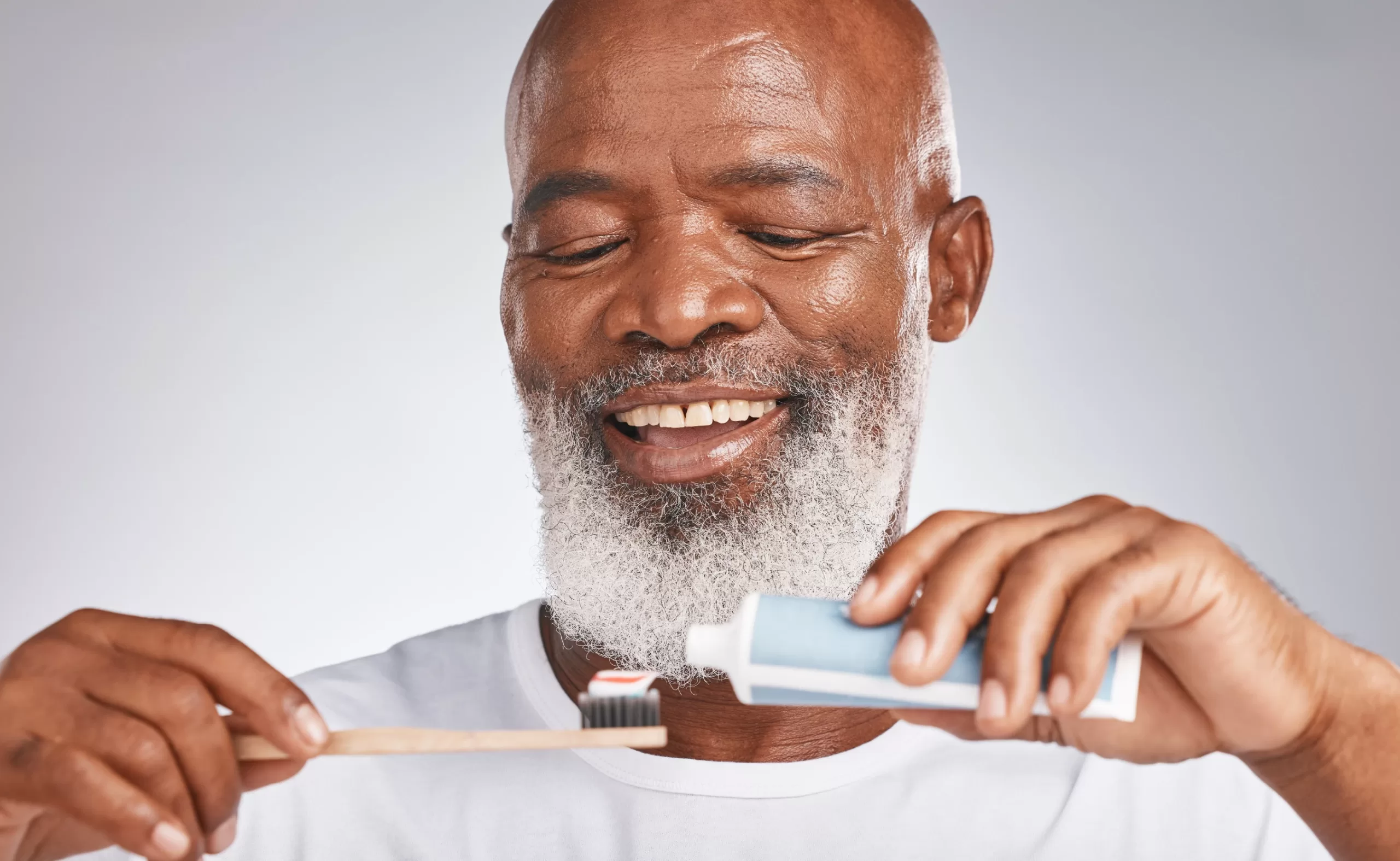 صحة اللثة وتأثيرها على الشيخوخة