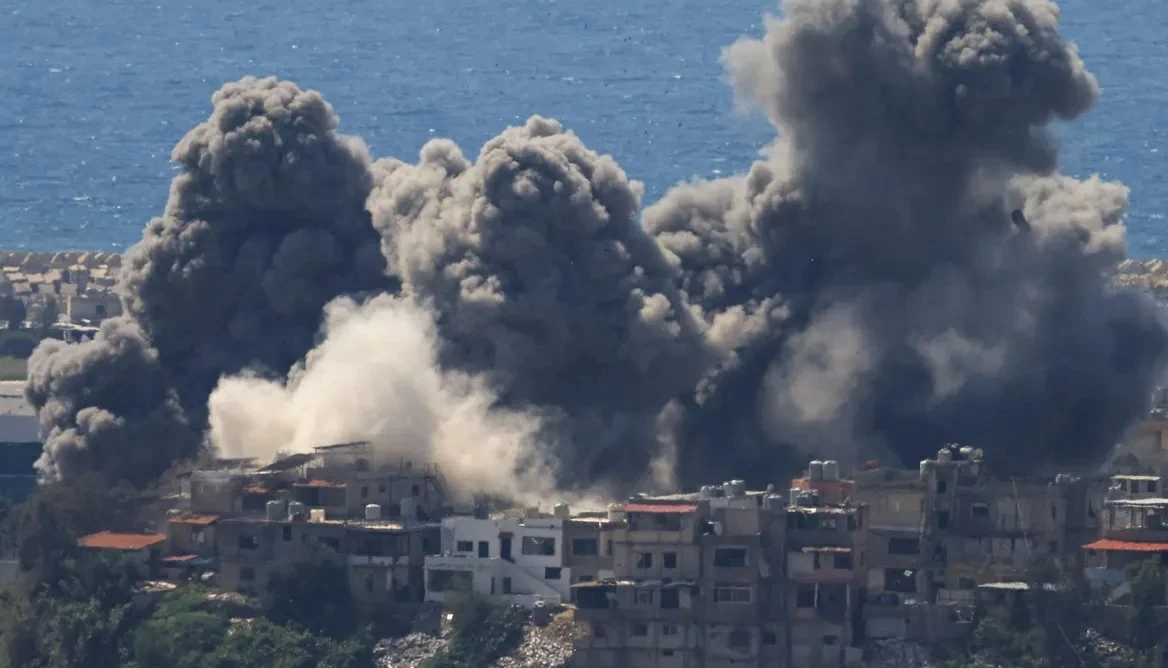 وفدان أمريكي وإيراني يصلان إسلام أباد وسط تحذيرات باكستان