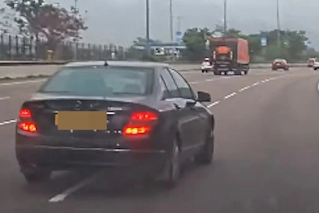 سائق مسن متهم بالقيادة في الاتجاه المعاكس في هونغ كونغ