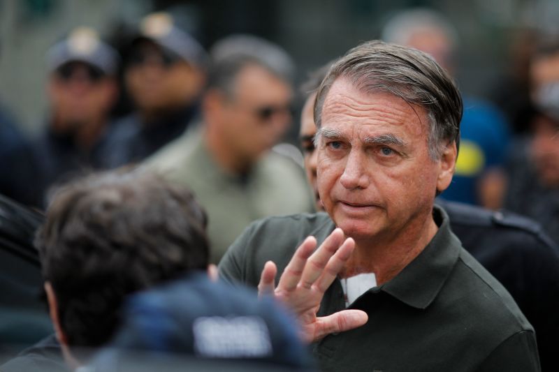 Bolsonaro quitte l'hôpital pour sa peine de 27 ans