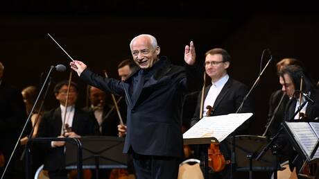 تكريم فنانين روس ودوليين في بطرسبورغ