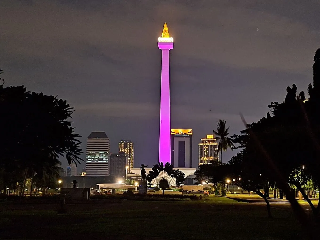 Le Monument National à Jakarta attire 2 560 visiteurs pendant Pâques