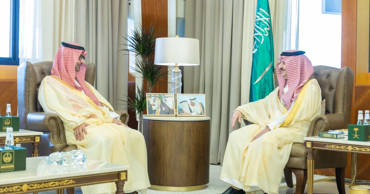 Emir der östlichen Region empfängt Mitglieder der Stiftung