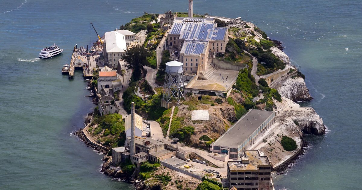 ترامب يسعى لجمع 152 مليون دولار لإعادة فتح ألكاتراز