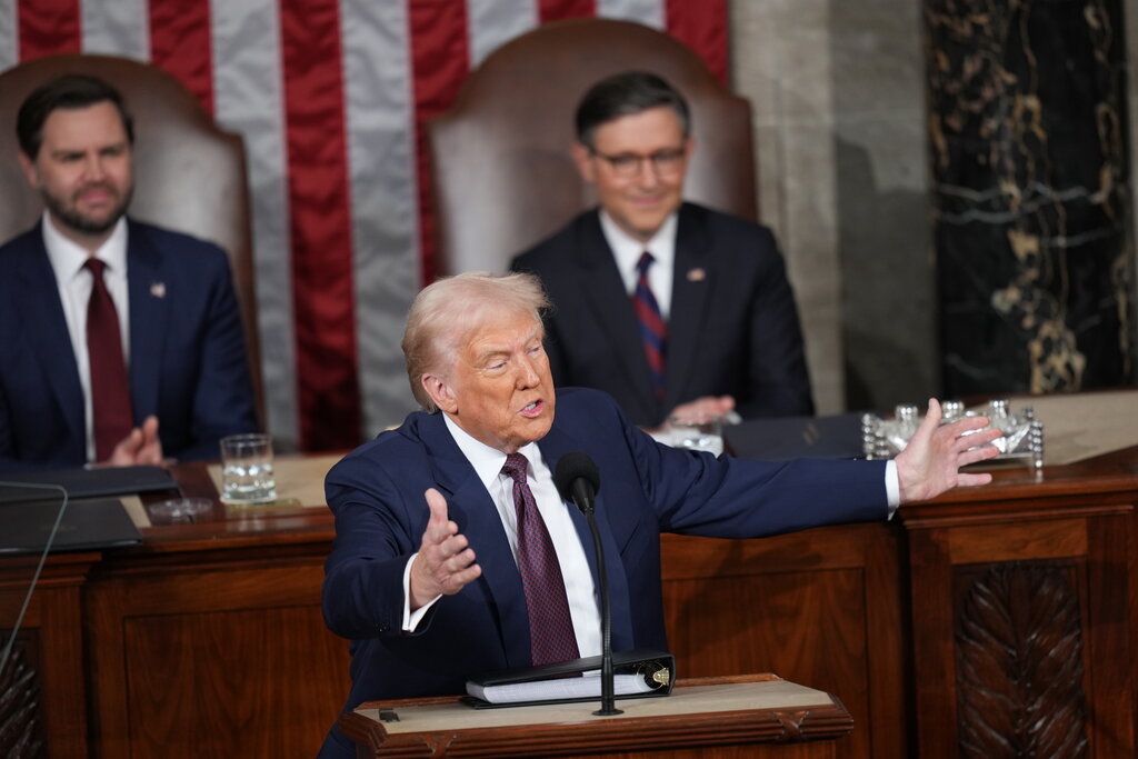 حرب الكلمات في السياسة: ترامب وخصومه