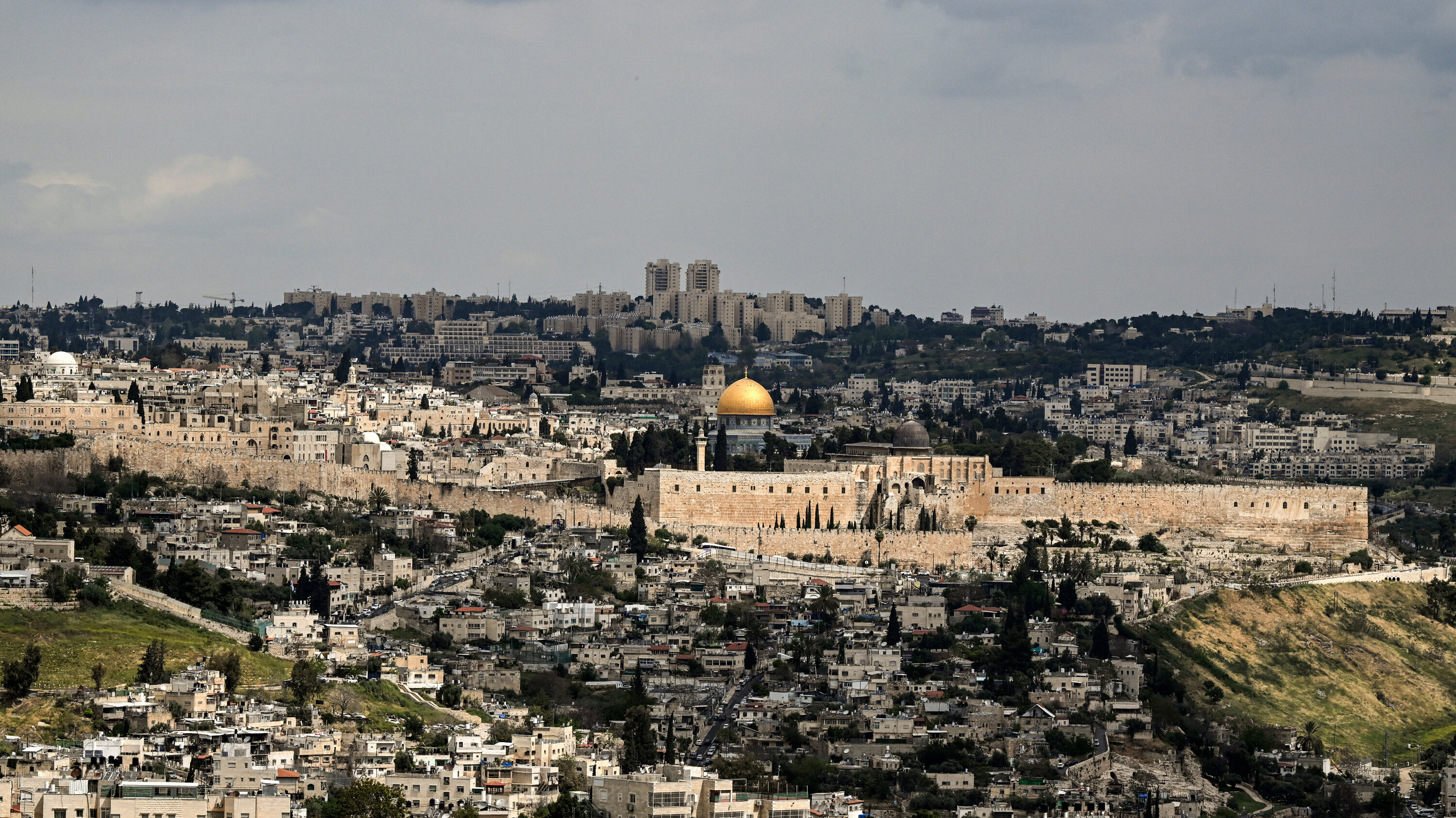 باكستان ترفع القيود الأمنية بعد مفاوضات إيران وأميركا
