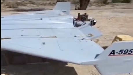 مراهقون عراقيون يعرضون طائرة مسيرة للبيع عبر تيك توك