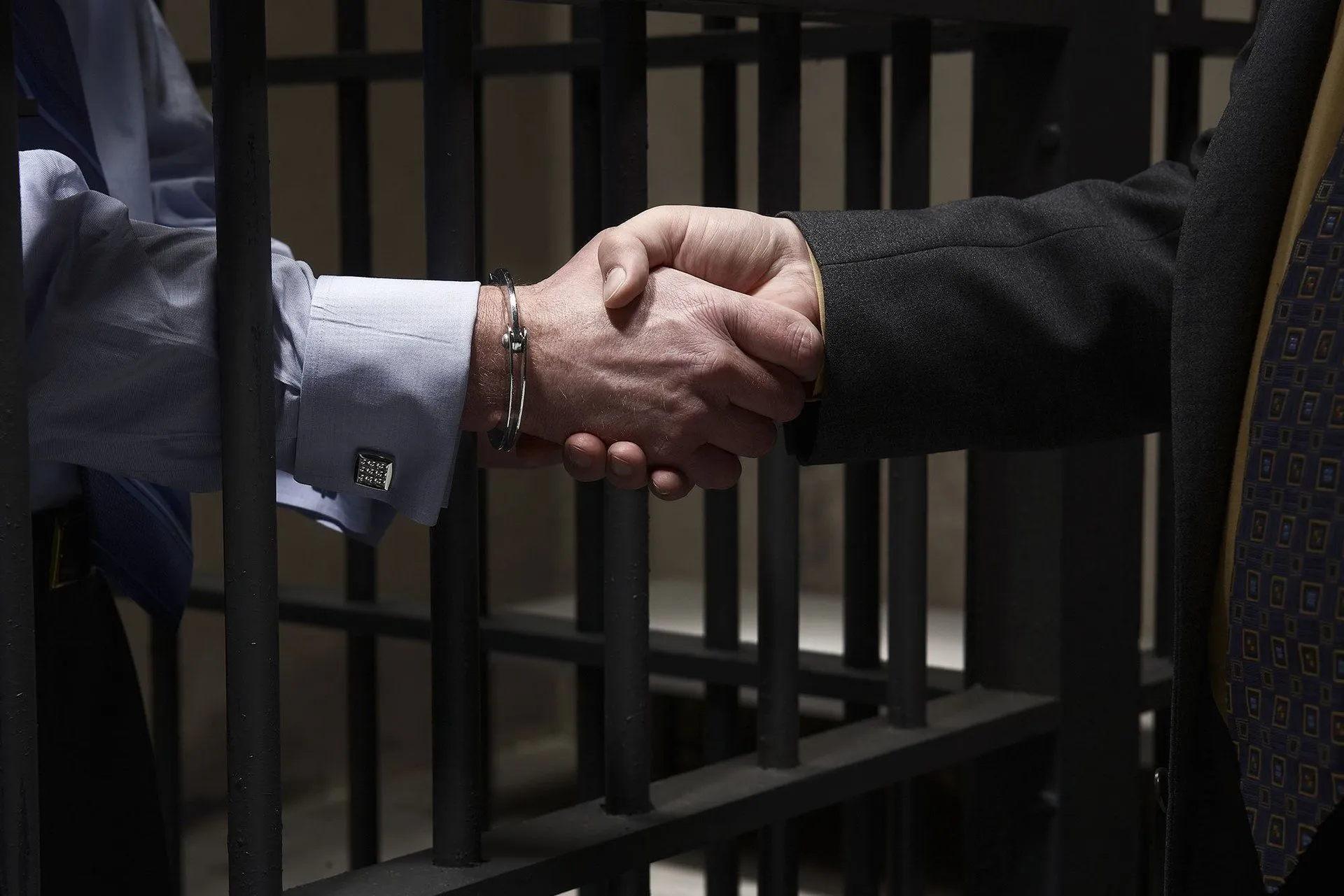 Geheime Finanzdienstleistungen zur Freilassung von Angeklagten