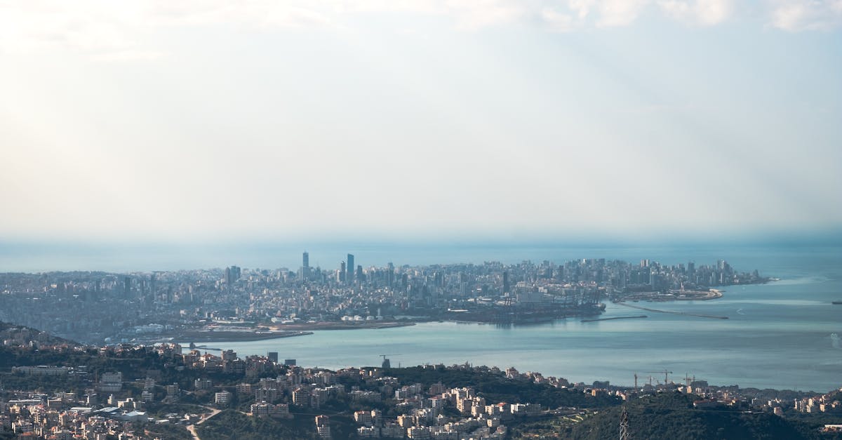 تصعيد عسكري إسرائيلي في لبنان وتهديدات لإيران