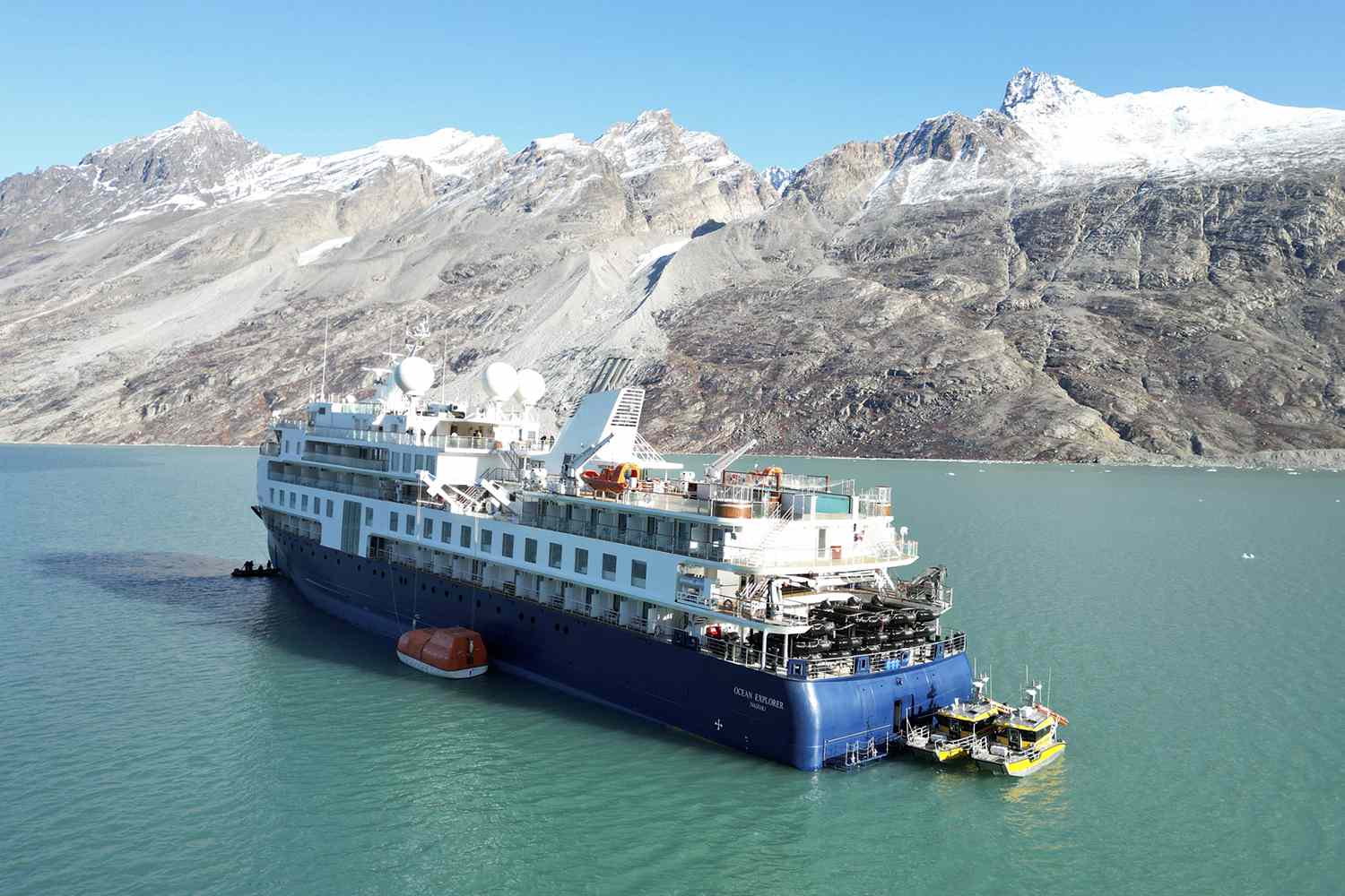 إجلاء 30 راكباً بعد جنوح سفينة سياحية في فيجي