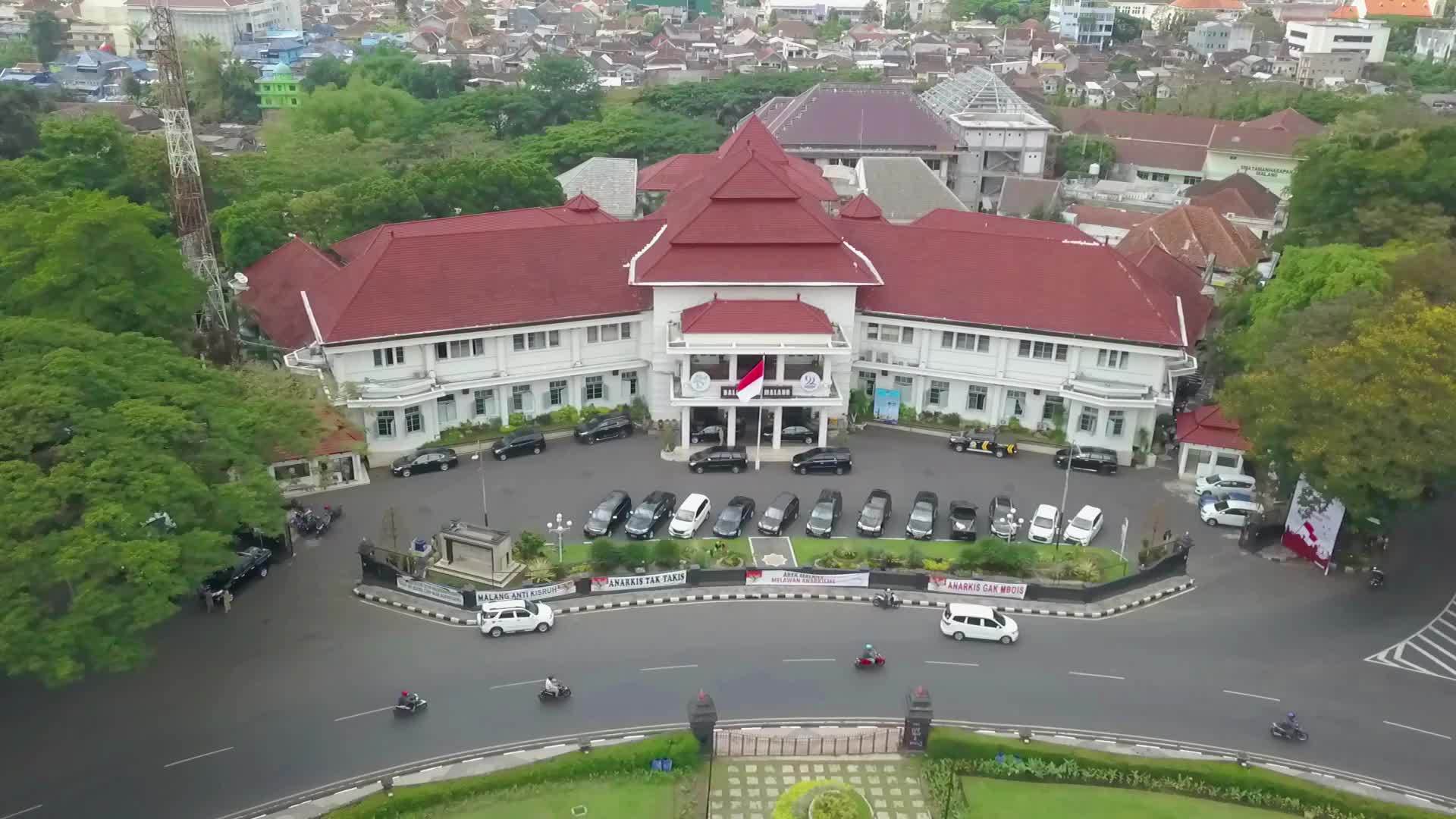 إندونيسيا تطبق نظام العمل من المنزل لمواجهة كوفيد-19