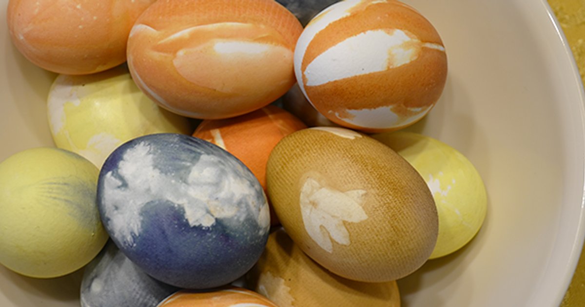 Natürliche Methoden zum Färben von Ostereiern in Ägypten