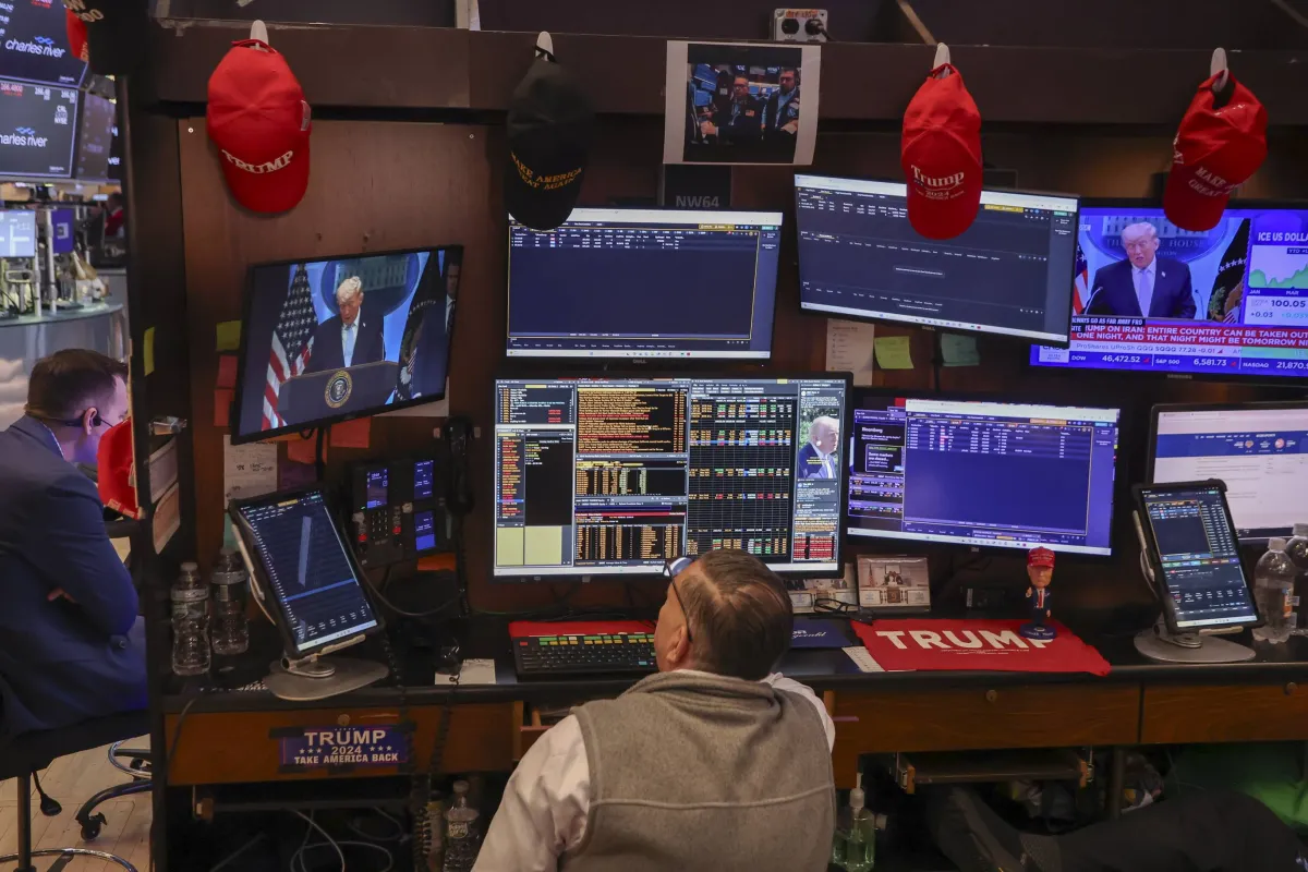 تراجع العقود الآجلة الأميركية مع اقتراب موعد الحسم بشأن إيران