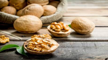 فوائد الجوز الصحية وأهميته في النظام الغذائي