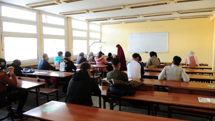 دورات مراجعة جماعية للبكالوريا في الجزائر: جدل وأساليب