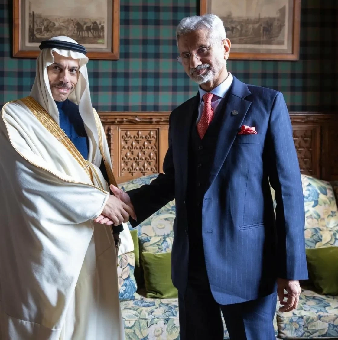 لقاء وزير الخارجية السعودي ونظيره الهندي في فرنسا