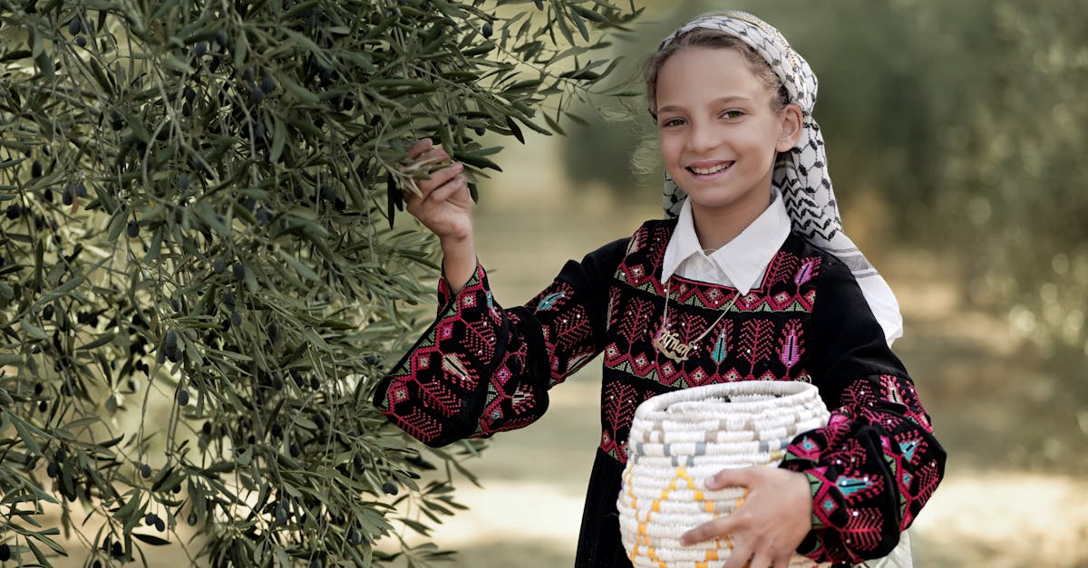 إليانا الفلسطينية تثير جدلاً بظهورها غير التقليدي