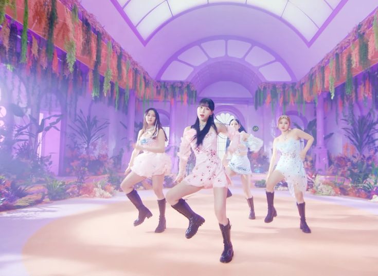 Aespa Enjoys Indonesian Cuisine During Concert Tour