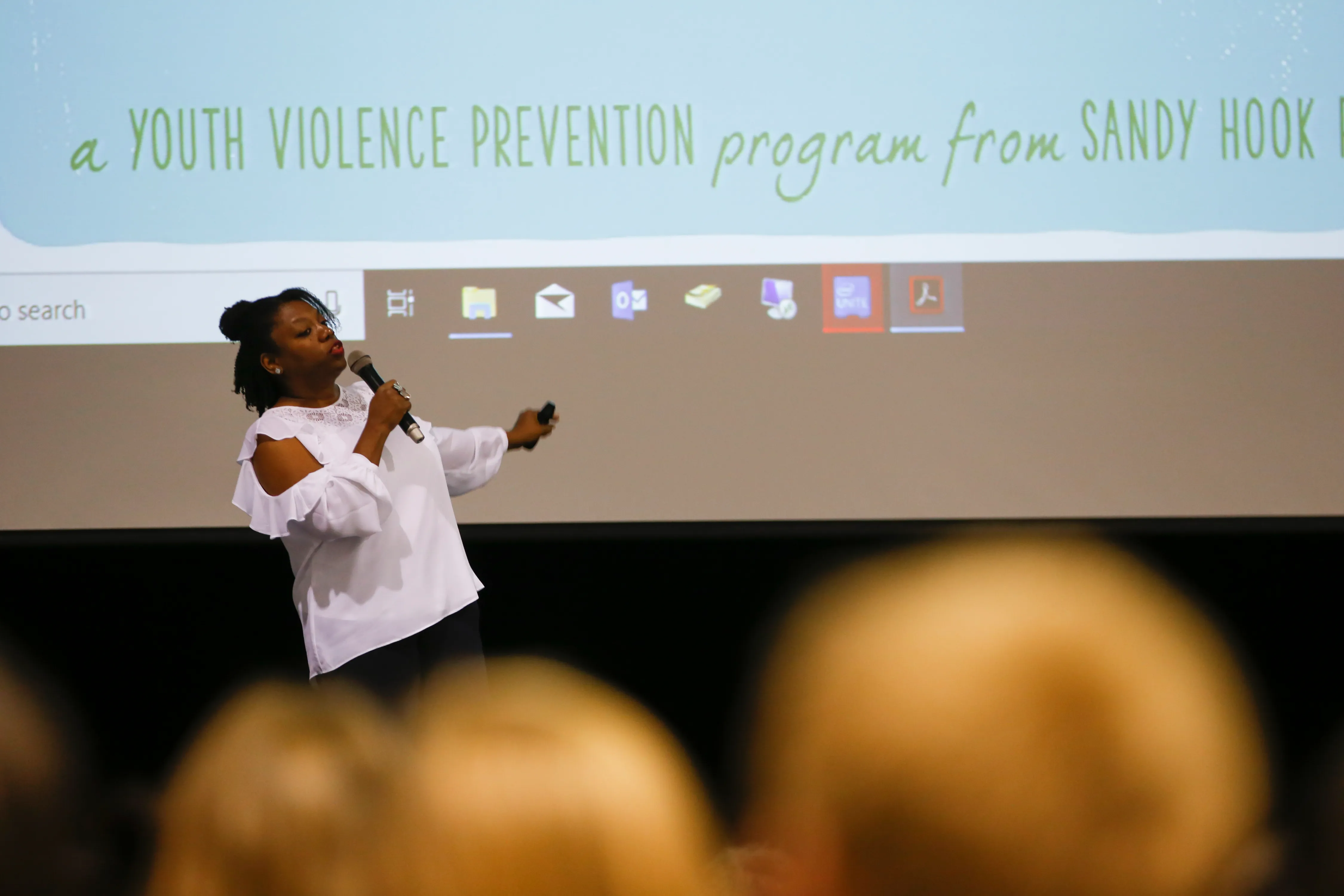 نظام الإبلاغ المجهول في المدارس الأمريكية