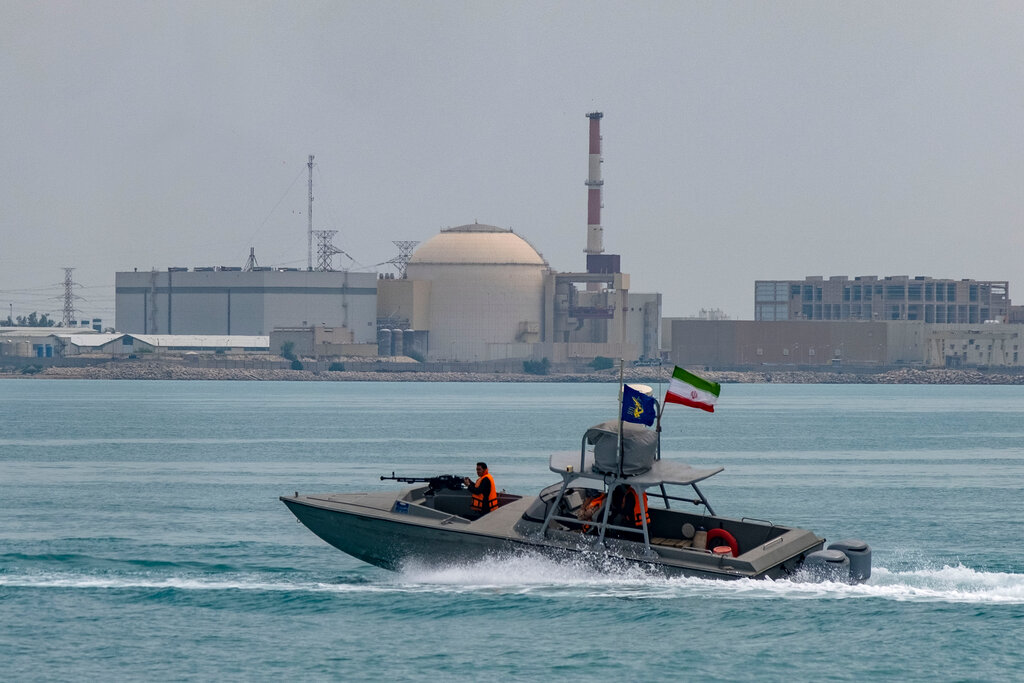 ضربات قرب محطة بوشهر النووية تهدد السلامة النووية