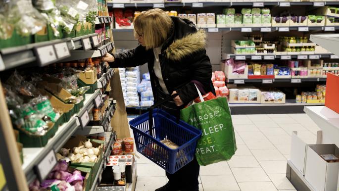 تأثير الحرب على الاقتصاد البريطاني ومخاوف المستهلكين