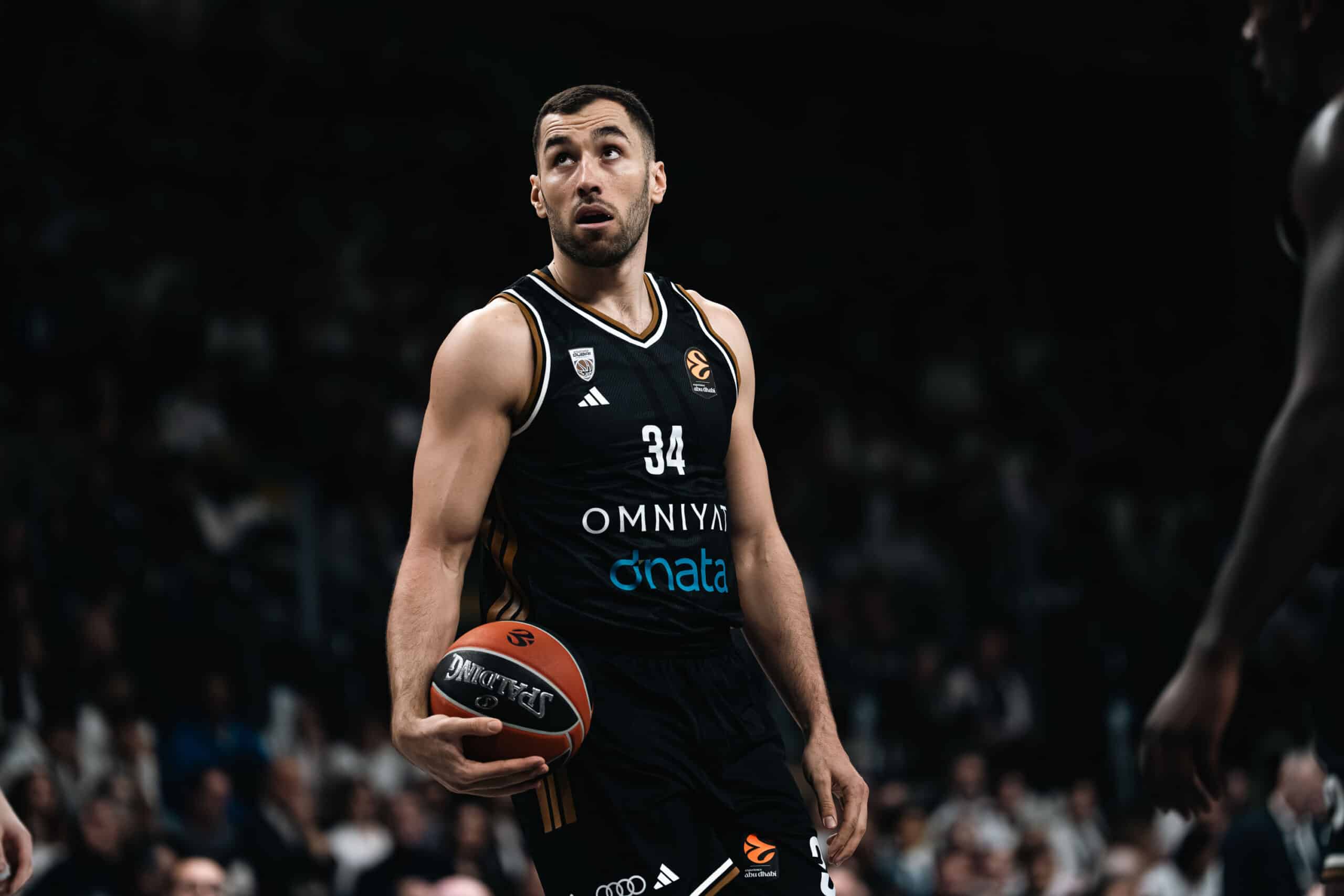 فوز فريق دبي لكرة السلة في الربع الأخير من المباراة