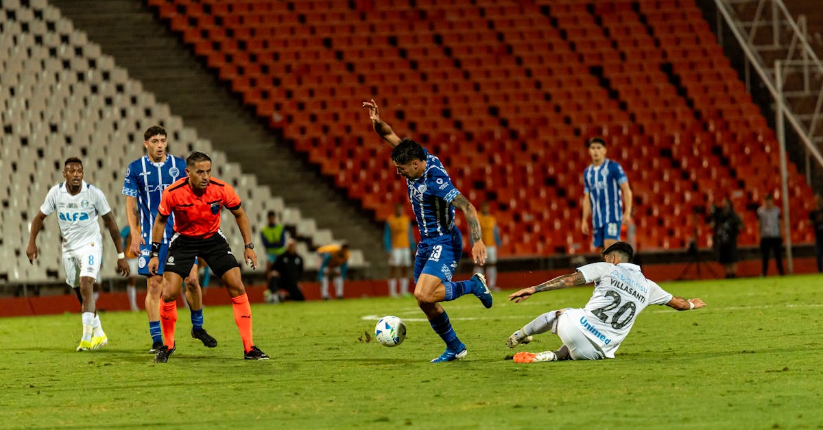 الأهلي يتعادل مع سيراميكا كيلوباترا في الدوري المصري