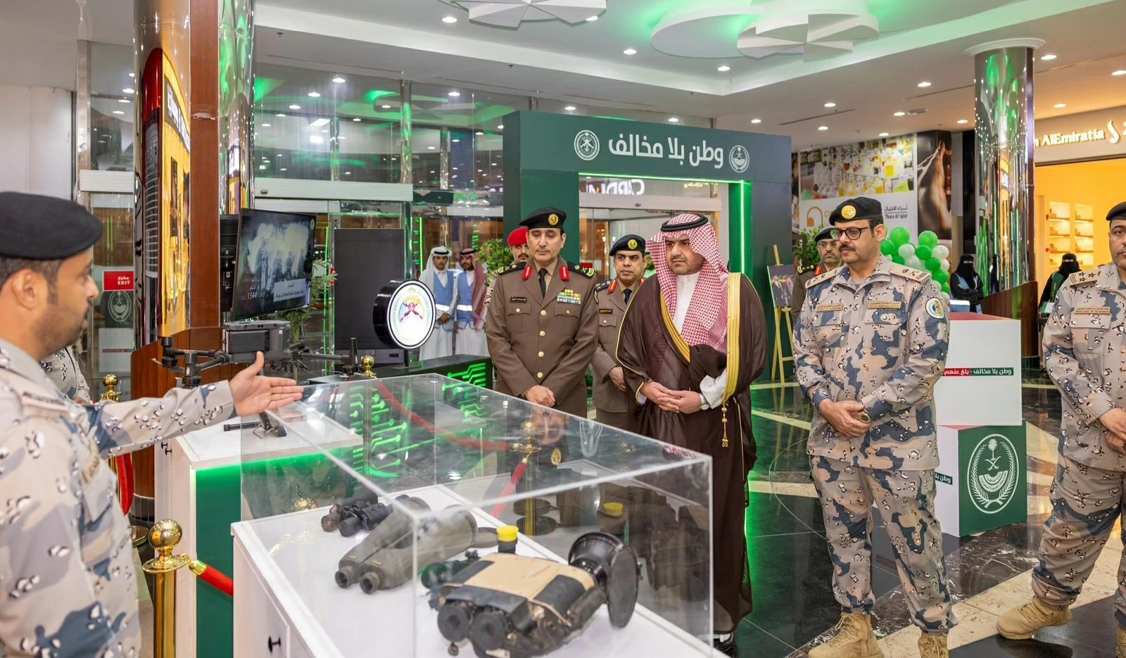 زيارة وكيل إمارة الجوف لمعرض «وطن بلا مخالف»