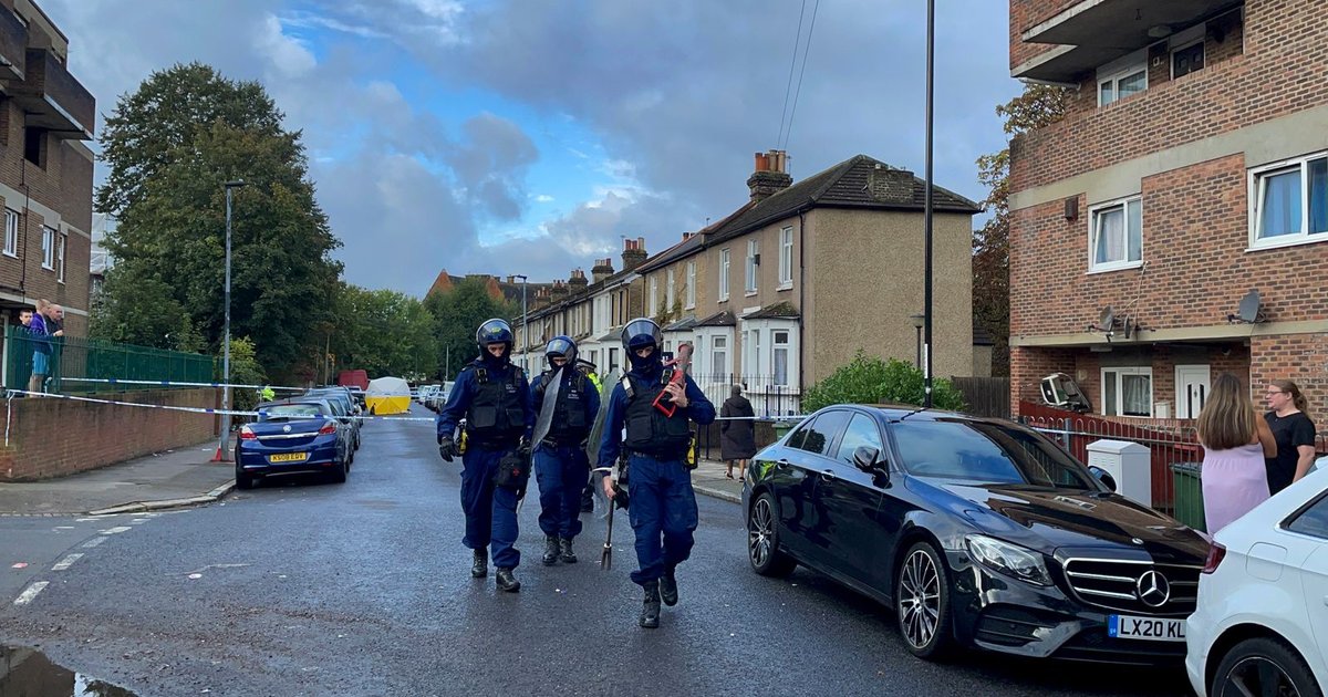 مقتل مراهق في لندن واعتقالات جديدة