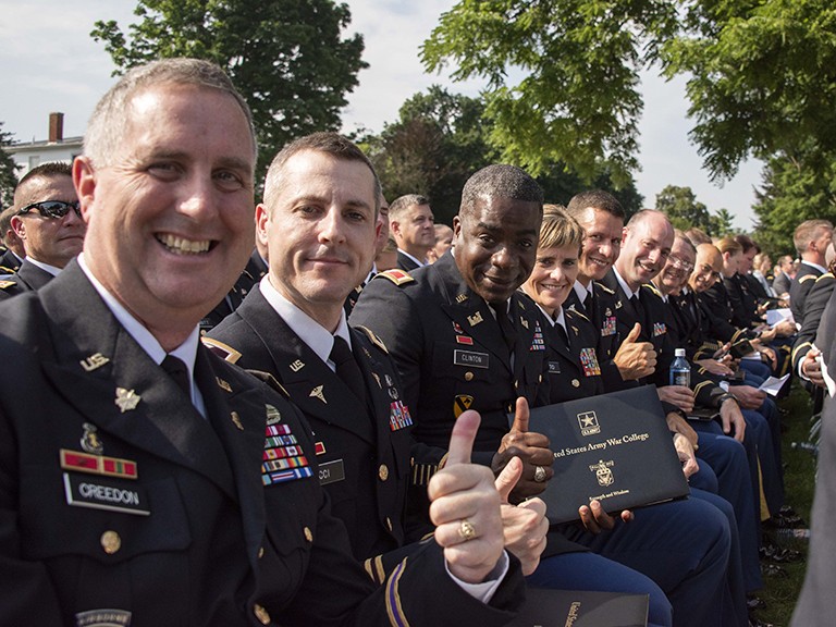 ولي العهد يبارك للخريجين ويشيد بدور الجيش العربي