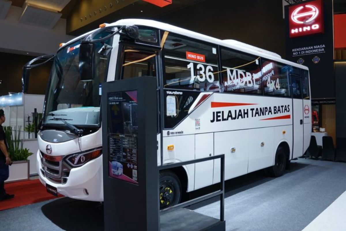 إطلاق حافلة Hino 136 MDBL 4x4 في إندونيسيا