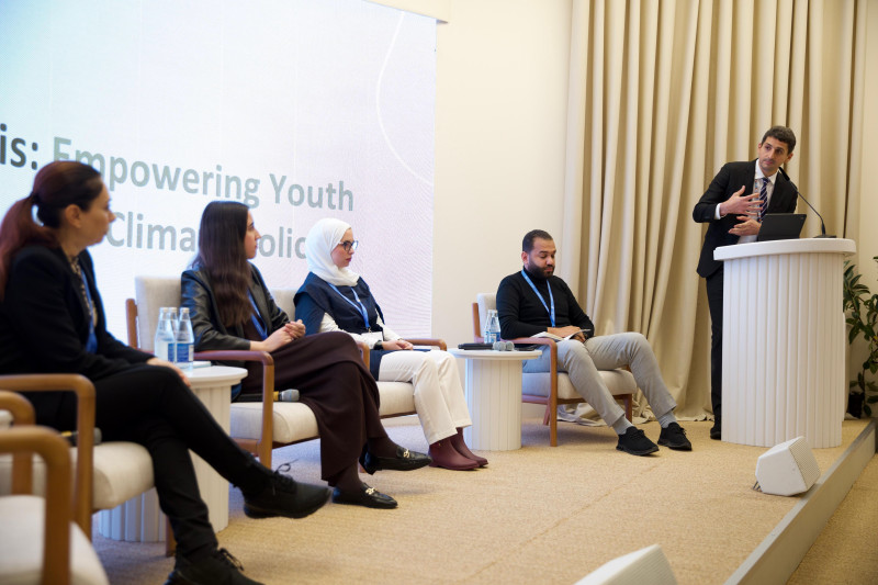 أزمة الثقة بين الأجيال في المجتمعات العربية