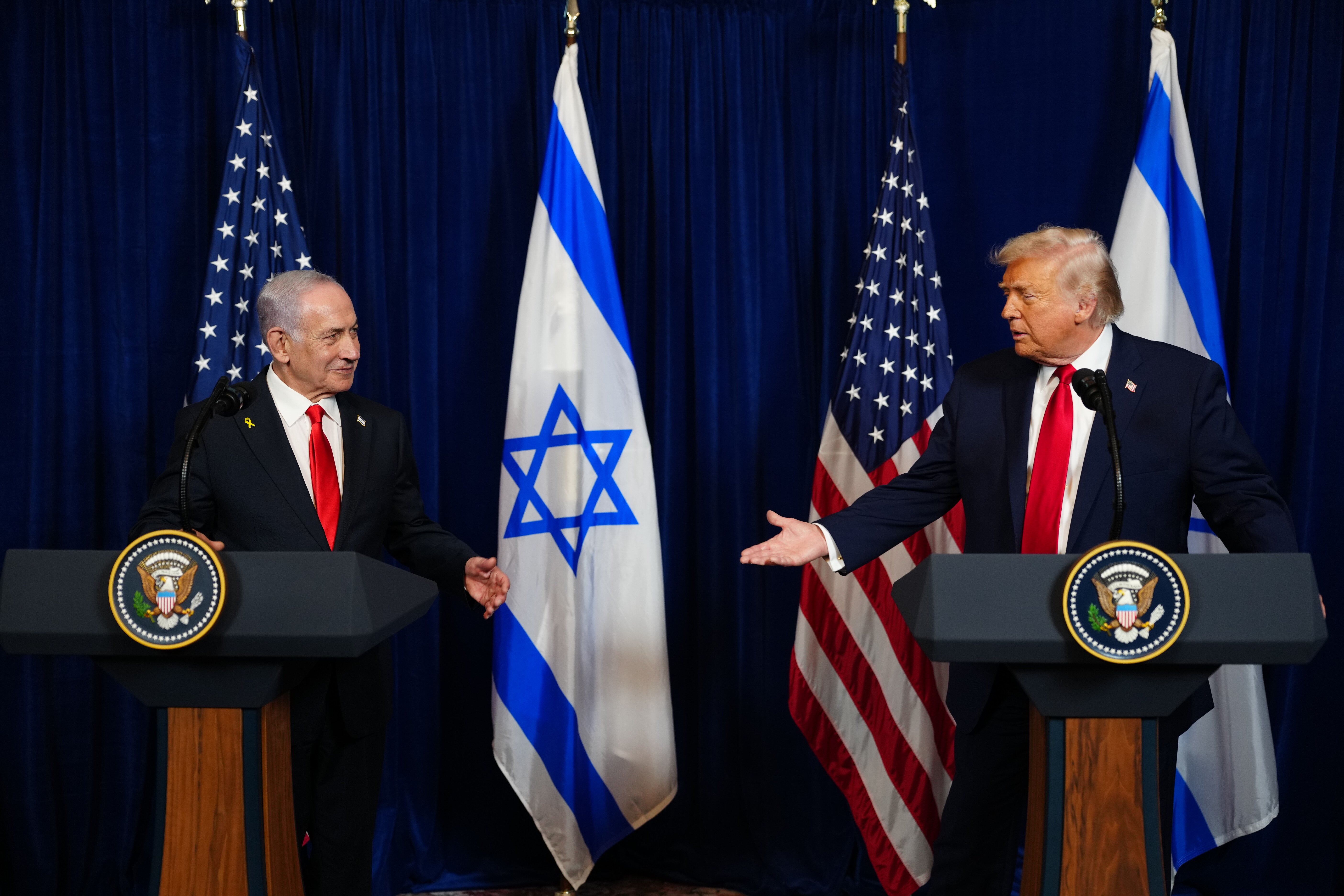 نتنياهو يؤكد التعاون العسكري مع ترامب